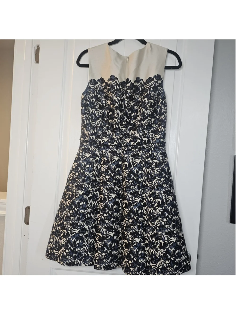 Tory Burch sz 8 cream, blue, black floral dress with liner & pockets